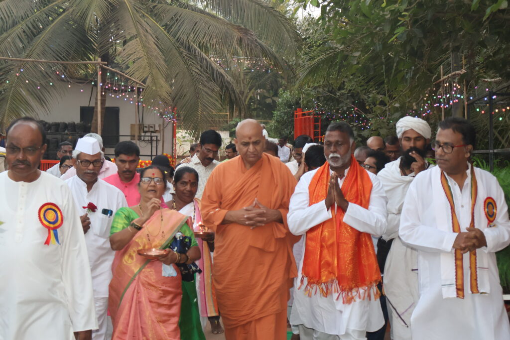 प.पू. श्री काडसिद्धेश्वर स्वामीजी महाराज (सिद्धगिरी मठ, कोल्हापूर)